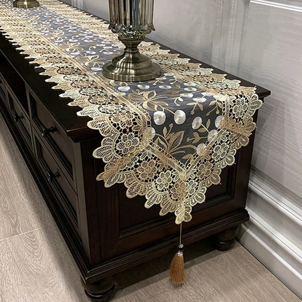 Graceful Nest S4 / 40x100cm Vintage Lace Table Accent